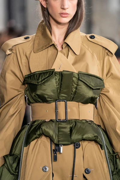 Look 28